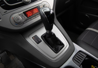 Подержанный автомобиль Ford Kuga 2011 года (14 фото)