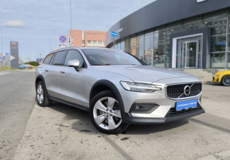 Подержанный автомобиль Volvo V60 Cross Country 2019 года (3 фото)