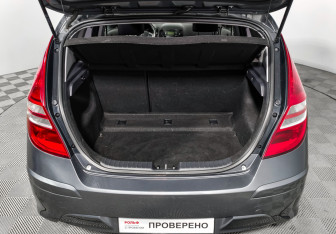 Подержанный автомобиль Hyundai i30 Hatchback 2011 года (18 фото)