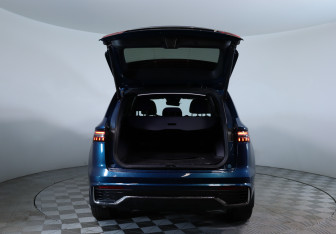 Подержанный автомобиль Geely Monjaro 2023 года (7 фото)