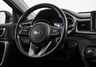 Подержанный автомобиль Kia Ceed Hatchback 2018 года (15 фото)