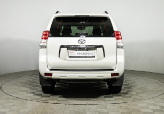 Подержанный автомобиль Toyota Land Cruiser Prado 2011 года (6 фото)