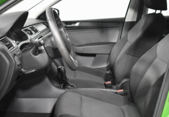 Подержанный автомобиль Skoda Rapid Liftback 2018 года (10 фото)