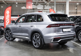 Подержанный автомобиль Geely Monjaro 2024 года (10 фото)