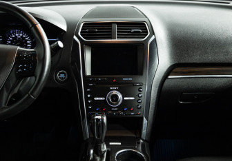 Подержанный автомобиль Ford Explorer 2018 года (14 фото)