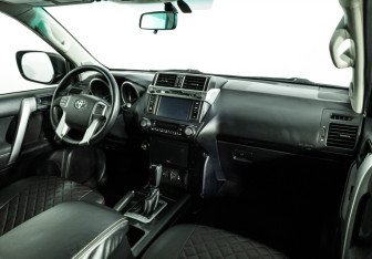 Подержанный автомобиль Toyota Land Cruiser Prado 2013 года (9 фото)