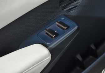 Подержанный автомобиль Zeekr X 2023 года (10 фото)