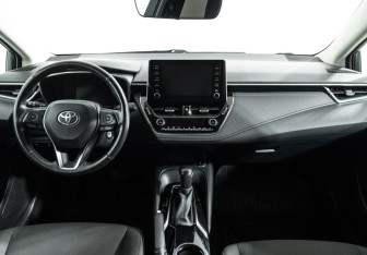 Подержанный автомобиль Toyota Corolla Sedan 2019 года (13 фото)