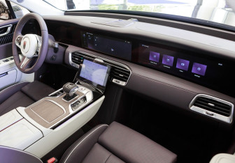 Новый Hongqi E-HS9 2022 (16 фото)