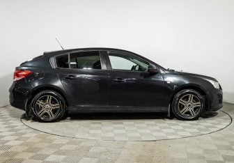 Подержанный автомобиль Chevrolet Cruze Hatchback 2013 года (4 фото)