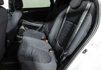 Подержанный автомобиль Hyundai Solaris Sedan 2015 года (10 фото)