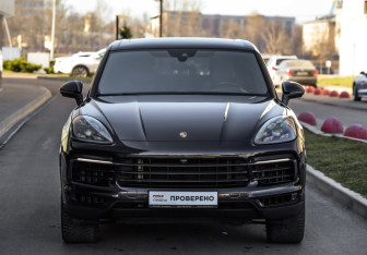 Подержанный автомобиль Porsche Cayenne 2019 года (3 фото)
