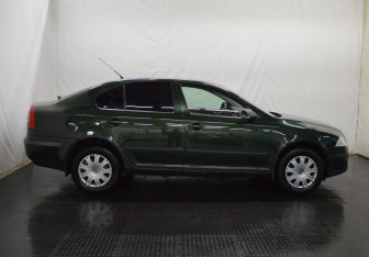 Подержанный автомобиль Skoda Octavia Liftback 2005 года (4 фото)