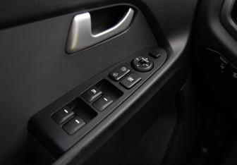 Подержанный автомобиль Kia Sportage 2011 года (19 фото)