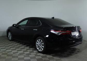 Подержанный автомобиль Toyota Camry Sedan 2019 года (4 фото)