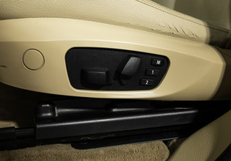 Подержанный автомобиль BMW X3 2012 года (18 фото)