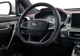Подержанный автомобиль Geely Coolray 2023 года (15 фото)