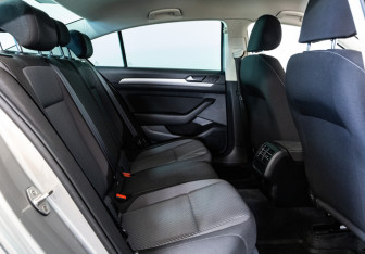 Подержанный автомобиль Volkswagen Passat Sedan 2016 года (19 фото)