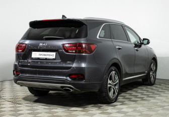 Подержанный автомобиль Kia Sorento 2018 года (5 фото)