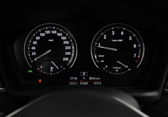 Подержанный автомобиль BMW X1 2021 года (19 фото)