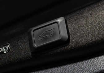 Подержанный автомобиль Toyota RAV4 2021 года (15 фото)