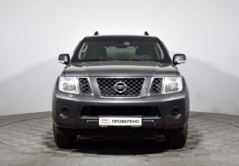 Подержанный автомобиль Nissan Pathfinder 2013 года (2 фото)