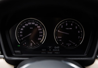 Подержанный автомобиль BMW X1 2021 года (13 фото)