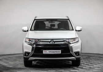 Подержанный автомобиль Mitsubishi Outlander 2016 года (2 фото)