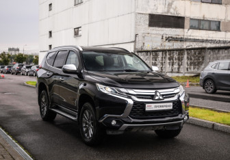 Подержанный автомобиль Mitsubishi Pajero Sport 2018 года (5 фото)
