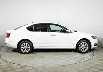 Подержанный автомобиль Skoda Octavia Liftback 2018 года (4 фото)