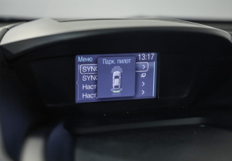 Подержанный автомобиль Ford Kuga 2015 года (14 фото)