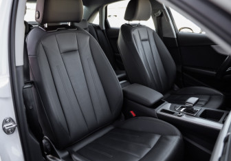 Подержанный автомобиль Audi A4 Sedan 2020 года (25 фото)