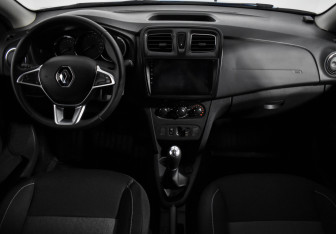Подержанный автомобиль Renault Sandero 2019 года (13 фото)