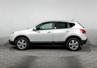 Подержанный автомобиль Nissan Qashqai 2009 года (7 фото)