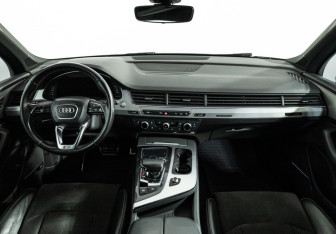 Подержанный автомобиль Audi Q7 2016 года (13 фото)