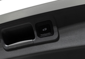 Подержанный автомобиль GAC GS8 2023 года (24 фото)