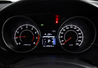 Подержанный автомобиль Mitsubishi Outlander 2011 года (18 фото)