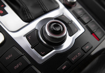 Подержанный автомобиль Audi Q7 2012 года (18 фото)