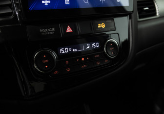 Подержанный автомобиль Mitsubishi Outlander 2014 года (17 фото)