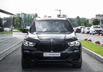 Подержанный автомобиль BMW X5 2021 года (4 фото)