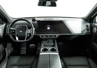 Подержанный автомобиль LiXiang L9 2024 года (13 фото)