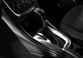 Подержанный автомобиль Opel Astra Hatchback 2012 года (11 фото)
