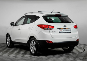 Подержанный автомобиль Hyundai ix35 2014 года (7 фото)