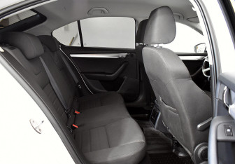 Подержанный автомобиль Skoda Octavia Liftback 2014 года (7 фото)