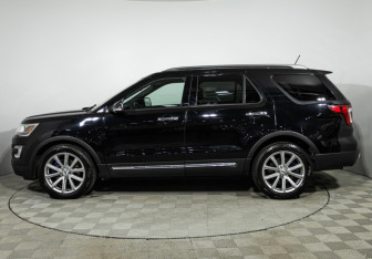 Подержанный автомобиль Ford Explorer 2017 года (8 фото)