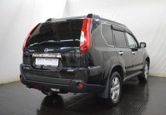 Подержанный автомобиль Nissan X-Trail 2011 года (5 фото)