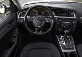 Подержанный автомобиль Audi A4 Sedan 2013 года (12 фото)