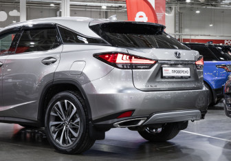 Подержанный автомобиль Lexus RX 2020 года (13 фото)
