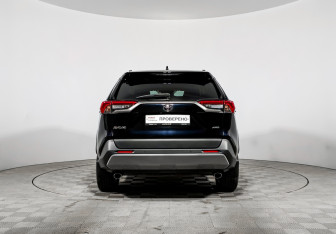 Подержанный автомобиль Toyota RAV4 2020 года (6 фото)