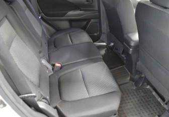 Подержанный автомобиль Mitsubishi Outlander 2012 года (13 фото)